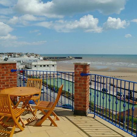 The Royal Court Apartments Bridlington Exterior photo