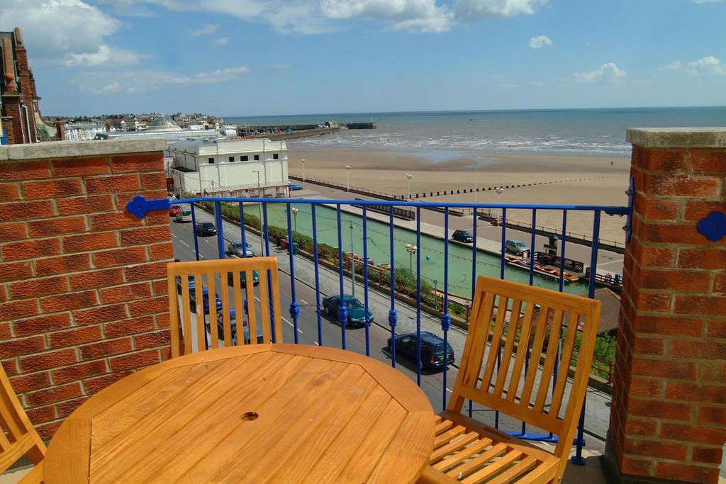 The Royal Court Apartments Bridlington Exterior photo