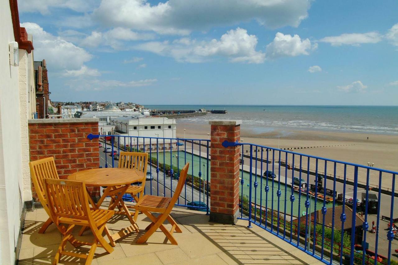 The Royal Court Apartments Bridlington Exterior photo